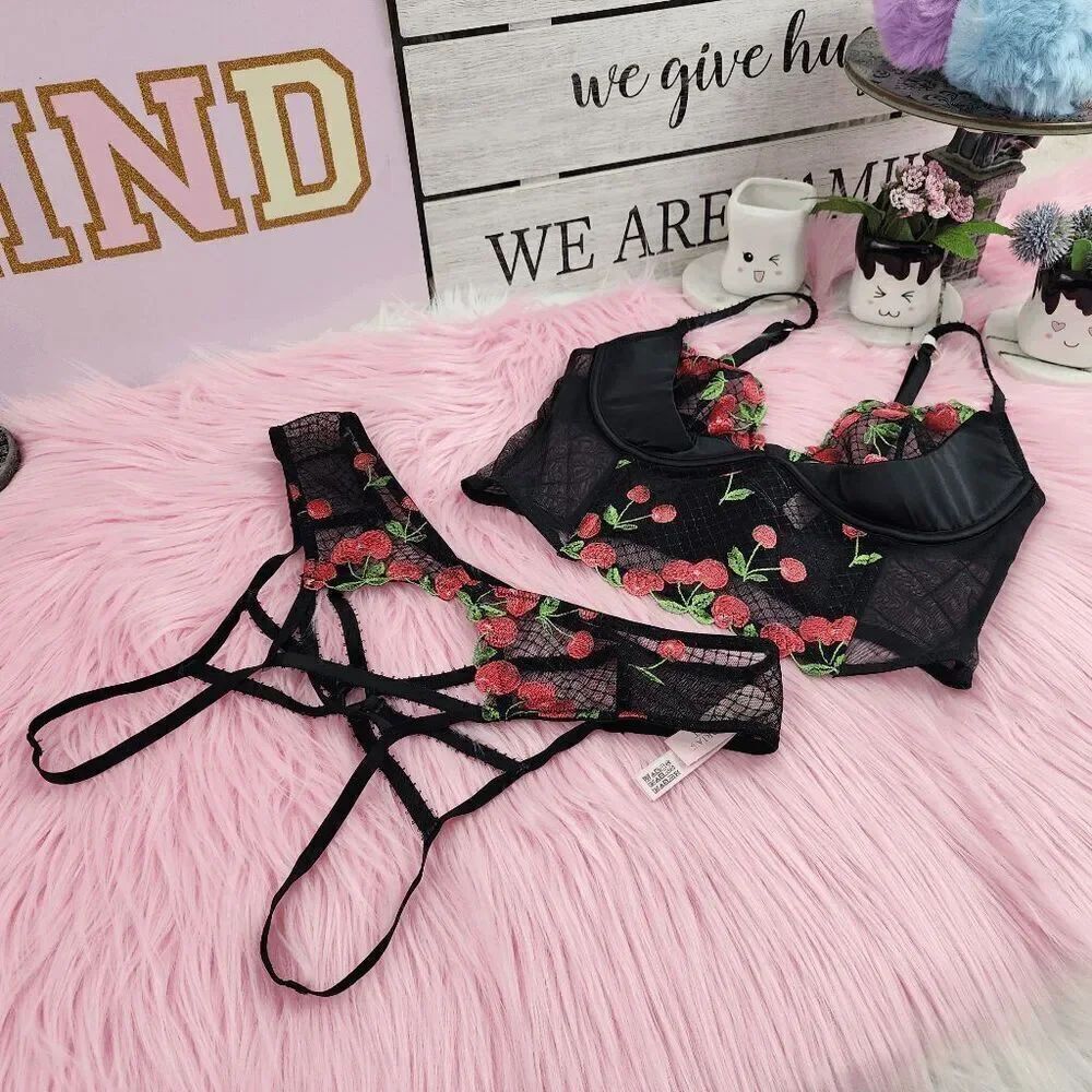 💖 NWT Victoria’s Secret Very Sexy Lightly Lined Bra 34C/Medium panty Black Mesh